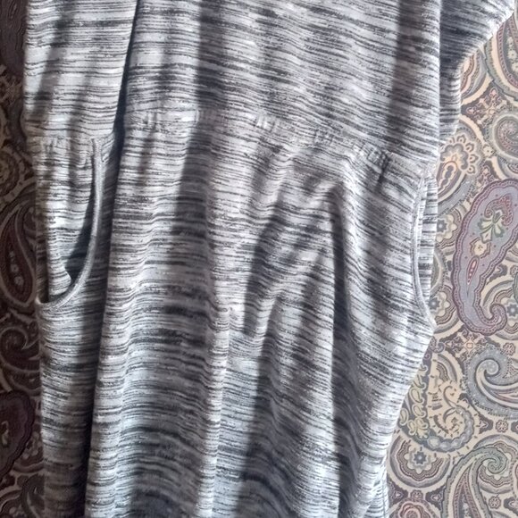 Elegant Grey Evening Dress with Pockets - Picture 3 of 3